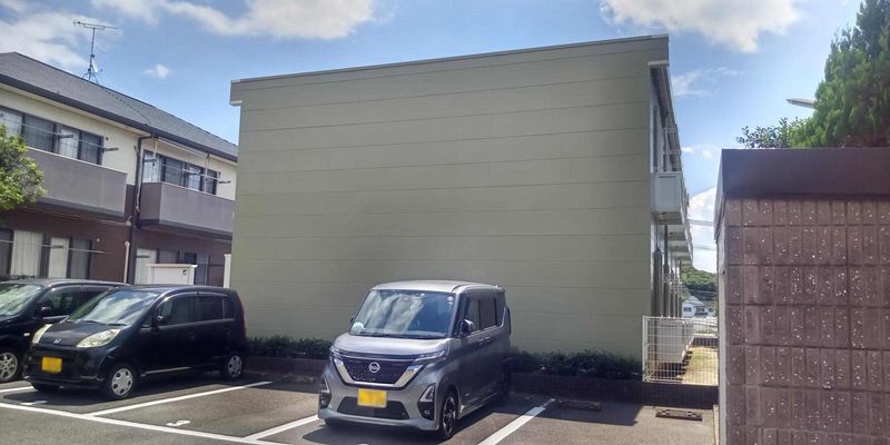 レオパレス未来 駐車場