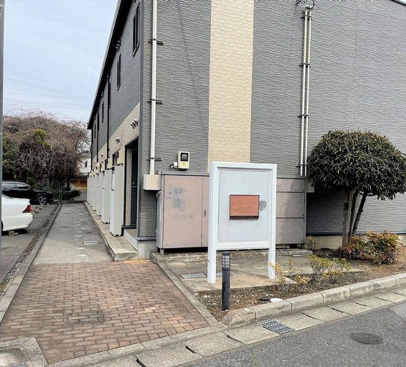 レオパレスグリーントロア エントランス
