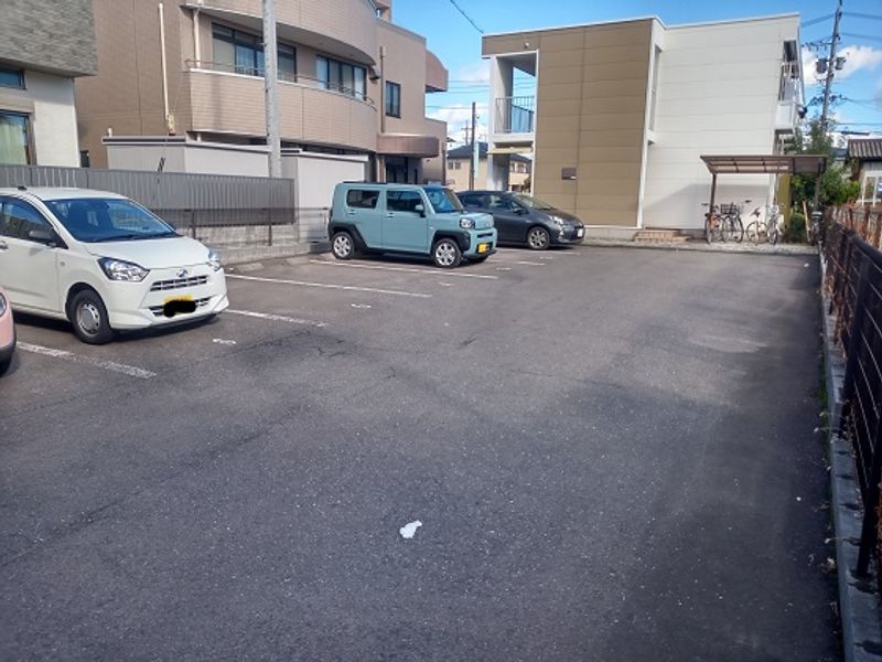 レオパレスＣＯＳＭＯ 駐車場