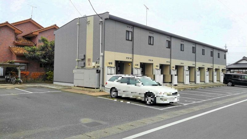 レオパレスリラ　クレール 駐車場