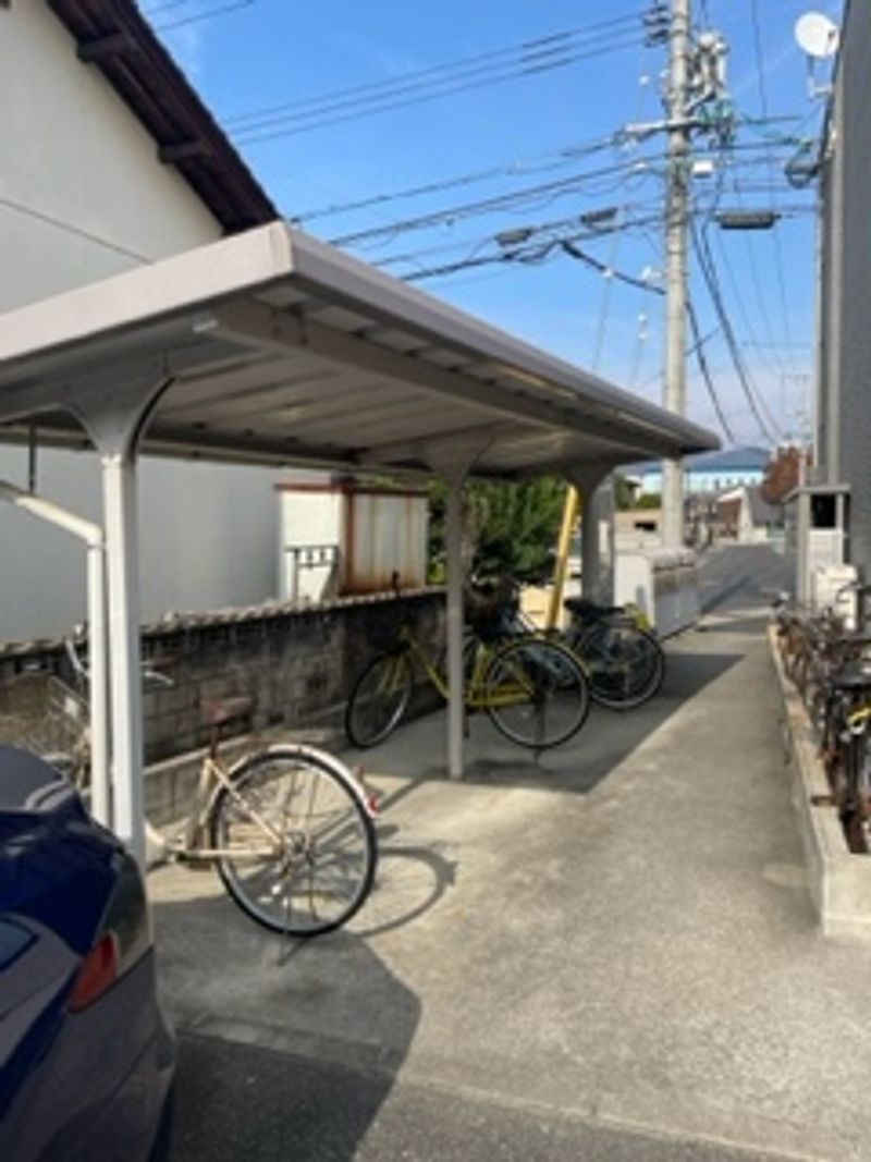 レオパレストマトハイツ 駐車場