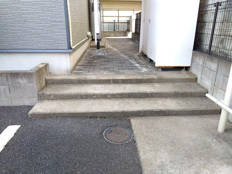 レオパレス王子台　参番館 エントランス