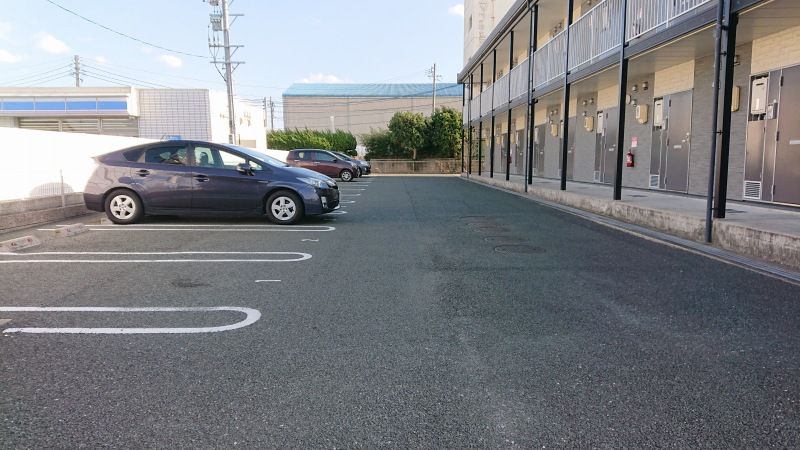 レオパレス葉月 駐車場