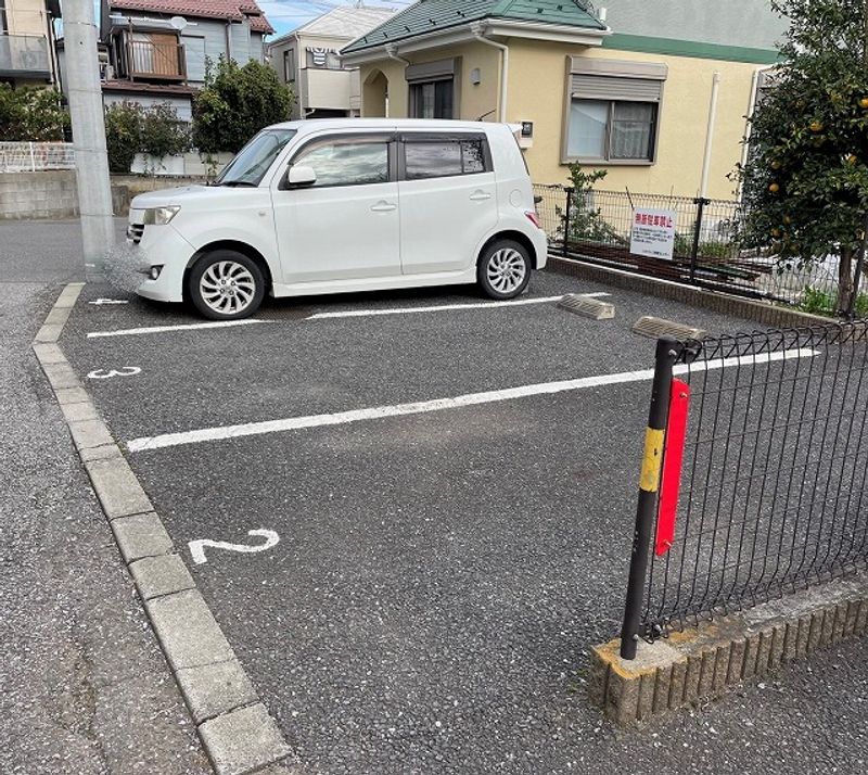 レオパレスルーチェ 駐車場