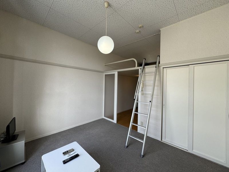 レオパレスニスモ 居間