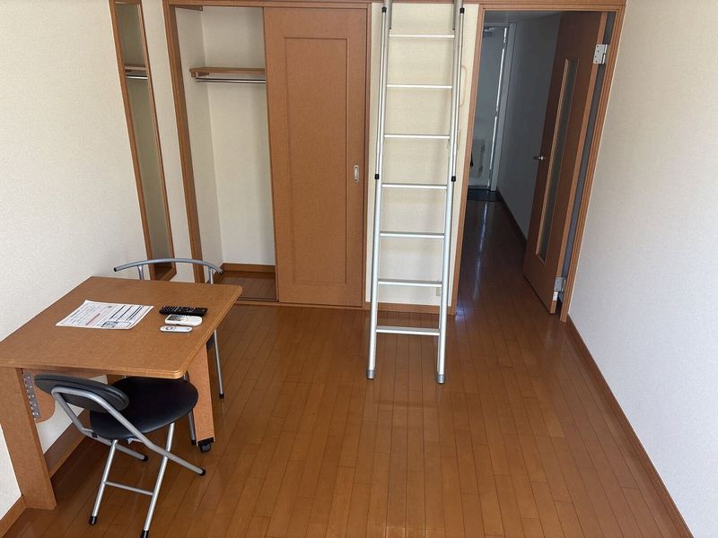 レオパレスバイオレット 居間