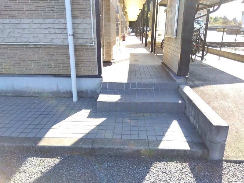 レオパレスルミナリエ エントランス
