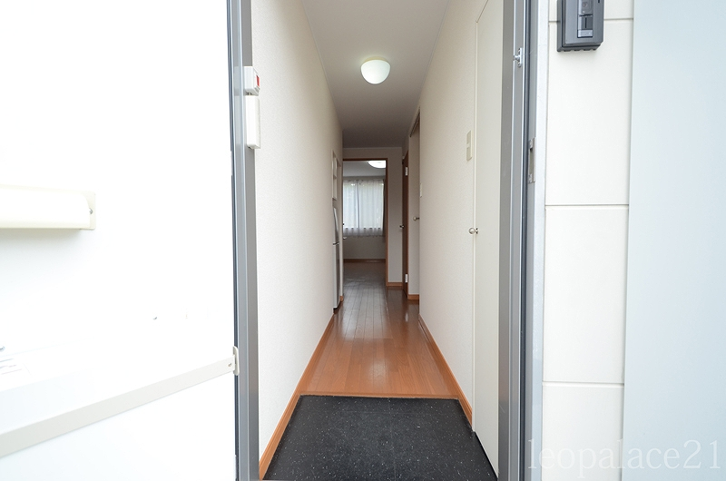 レオパレスステラ　クール 玄関