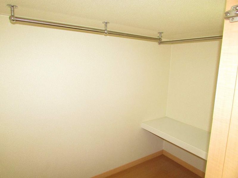 レオパレスＴ　ＷＥＳＴ 収納
