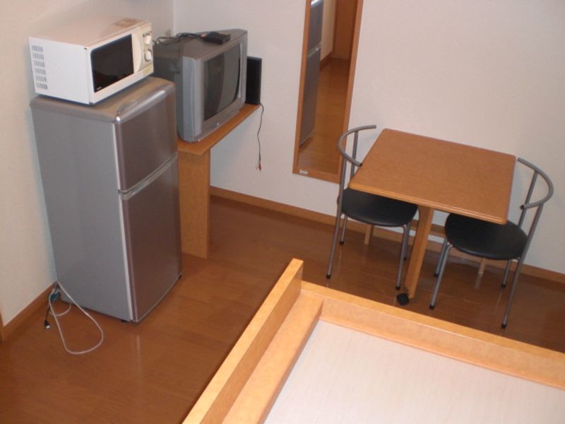 レオパレスミレー 居間