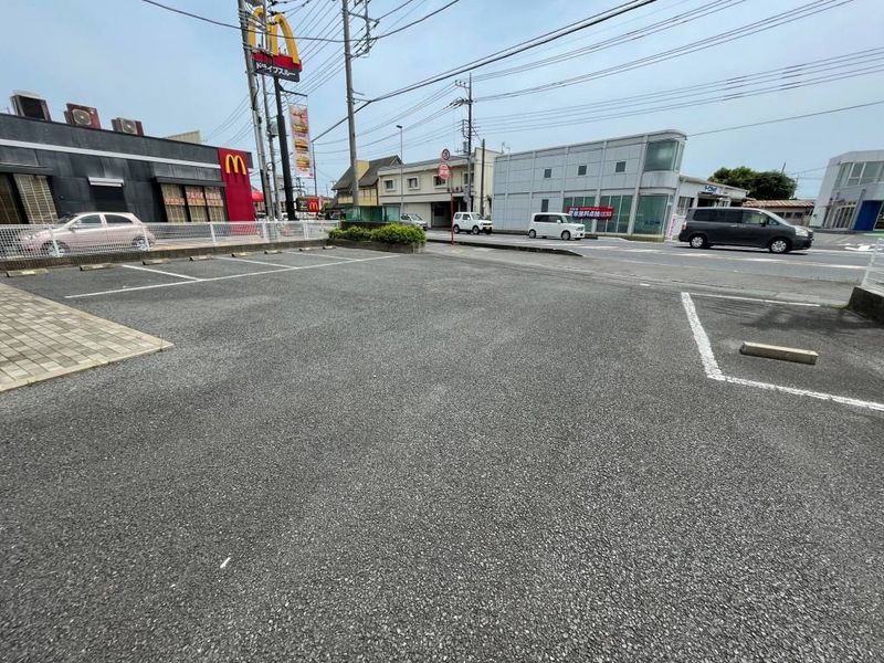 レオパレスクロスロード赤塚 駐車場