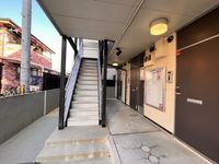 レオパレスサウスリー エントランス