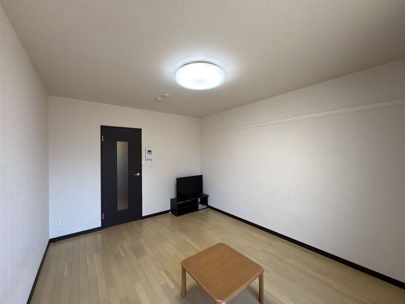 レオネクストライフ高坂 居間