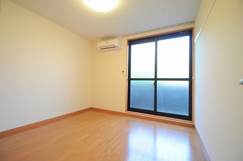 レオパレスオサダ 居間