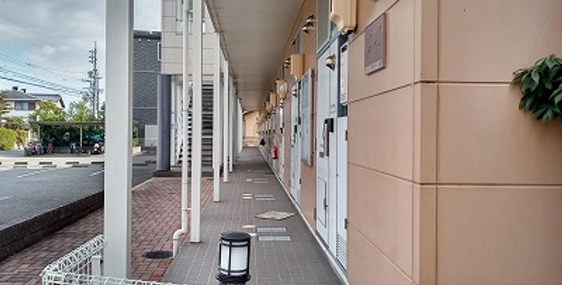 レオパレス中川 玄関