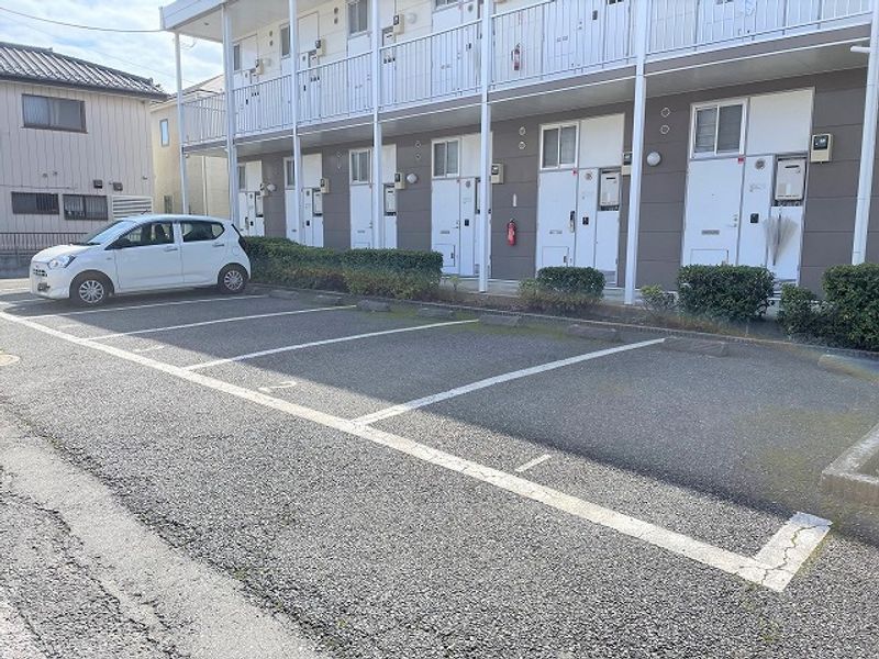レオパレスプリマヴェーラ 駐車場