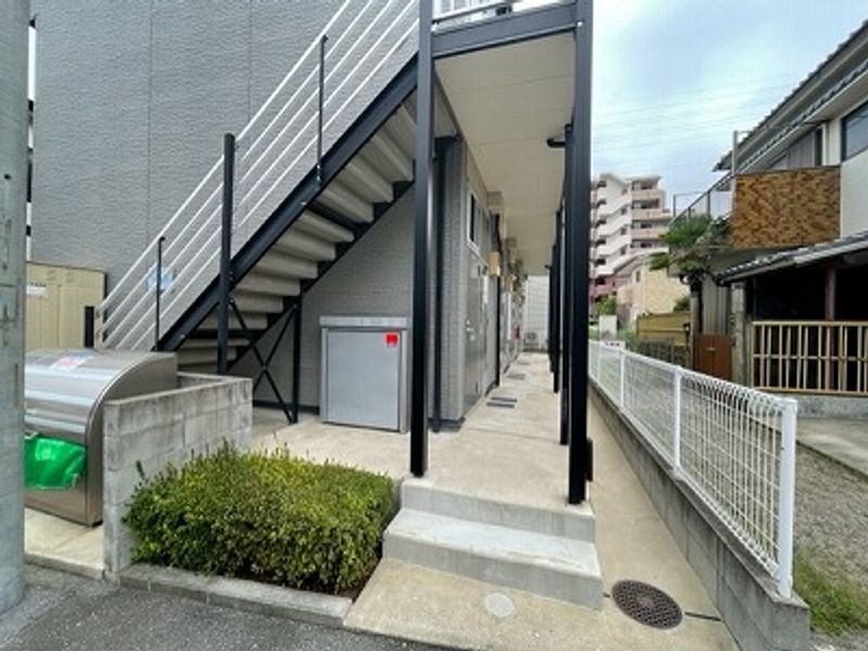 レオパレスオリジン　アール エントランス