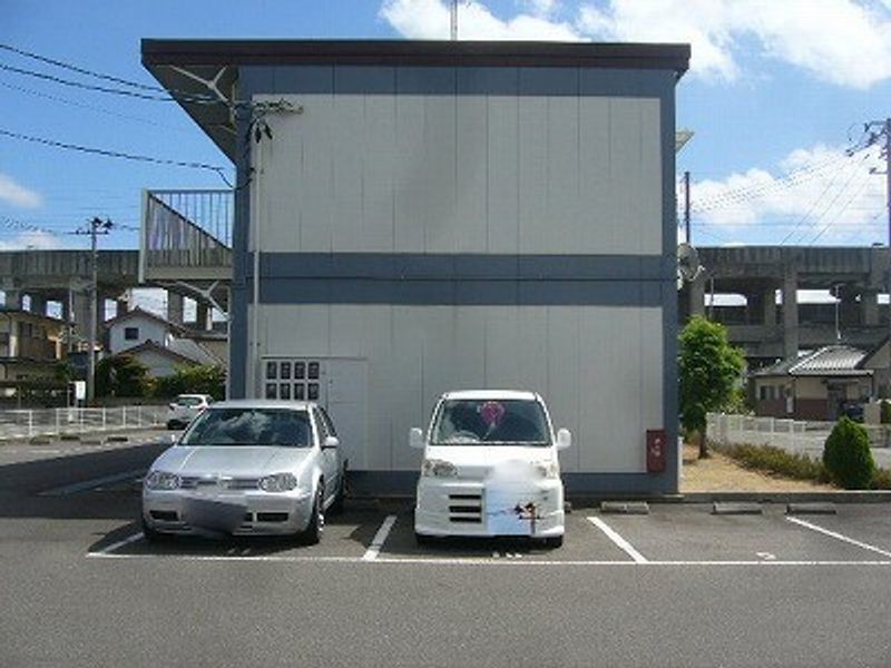 レオパレスサン・シャルム 駐車場