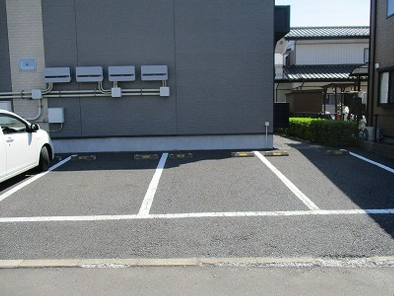 レオパレス雅 駐車場