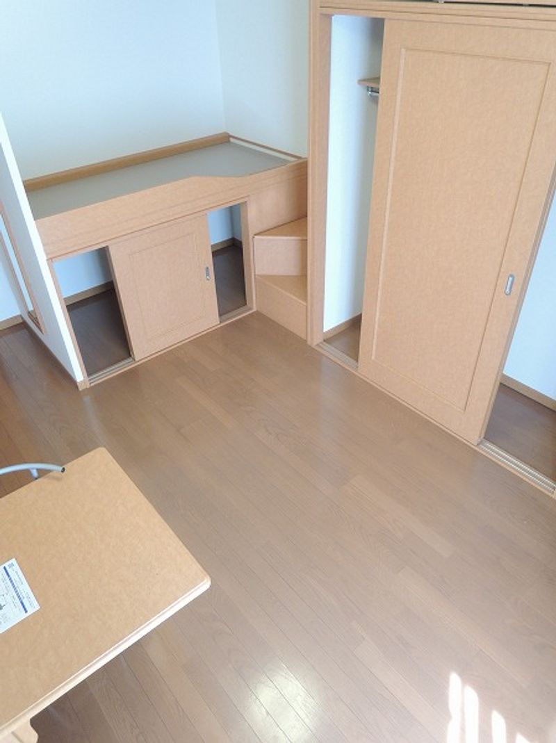 レオパレスプルミエ 収納
