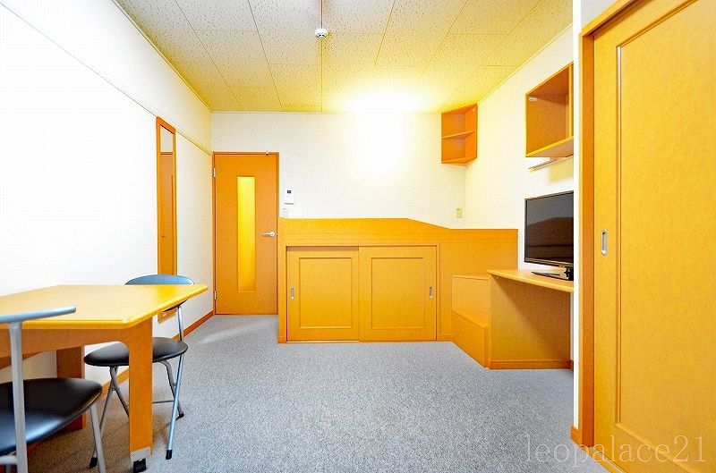 レオパレス紺屋町 居間