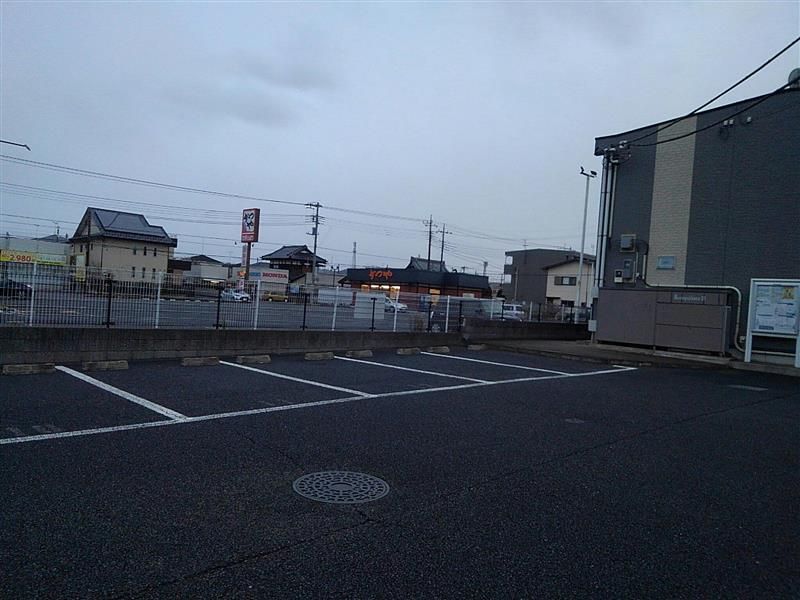 レオパレスＭ＆Ｎ 駐車場