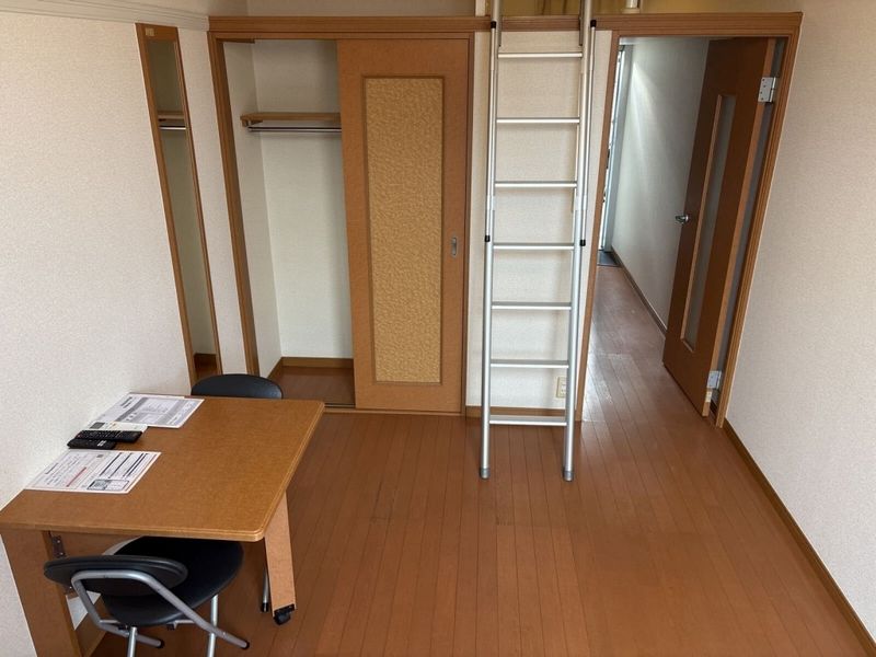 レオパレス藤 居間