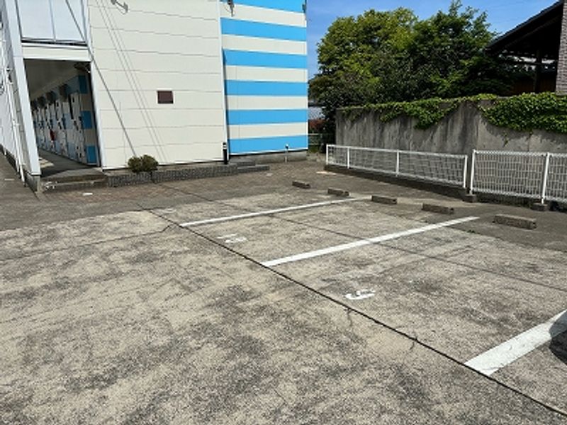 レオパレスルポ大聖寺 駐車場