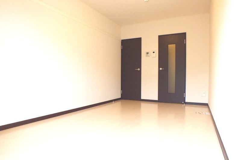レオパレスコンフォートガーデン 居間