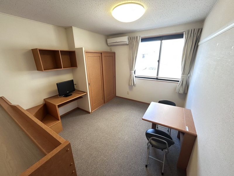 レオパレス花 居間