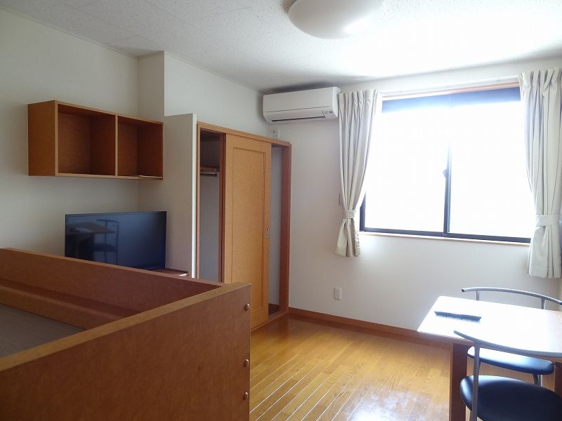 レオパレス春風 居間