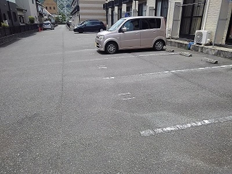 レオパレスゴールドリングＢ 駐車場