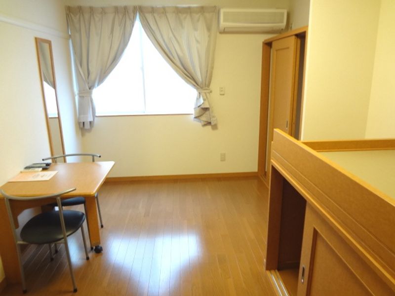 レオパレス県庁東 居間