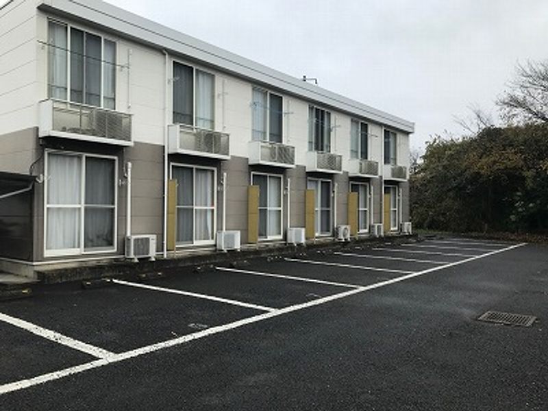 レオパレス霞ヶ岡 駐車場
