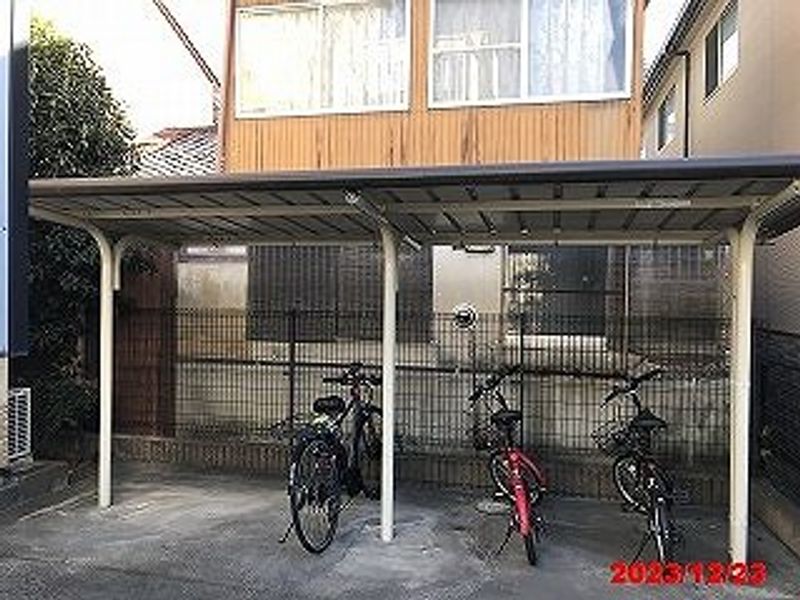 レオパレスセントレア 駐車場