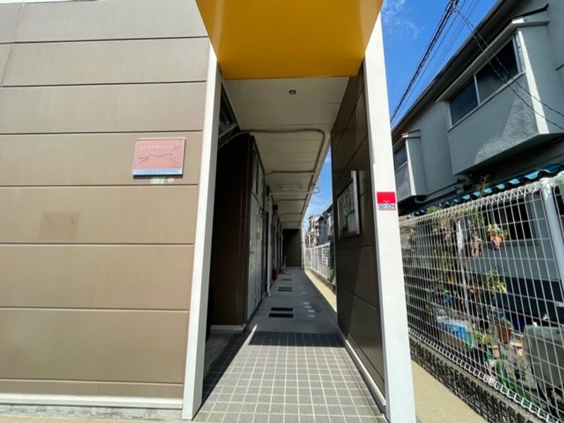 レオパレスオアシス エントランス
