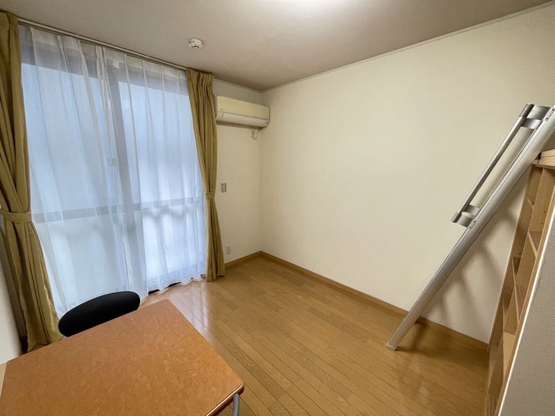 レオパレステルヌーラ彦根 居間