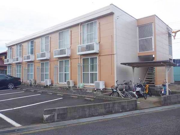 レオパレスアイリス 外観