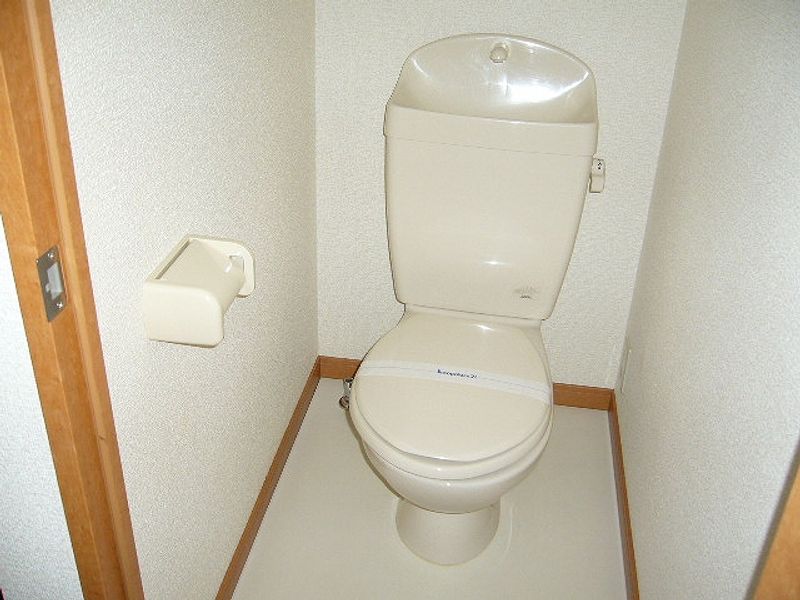 レオパレスルミエール七番館 トイレ