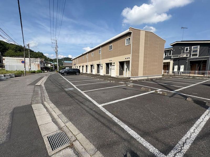 レオパレスタピスリー 駐車場