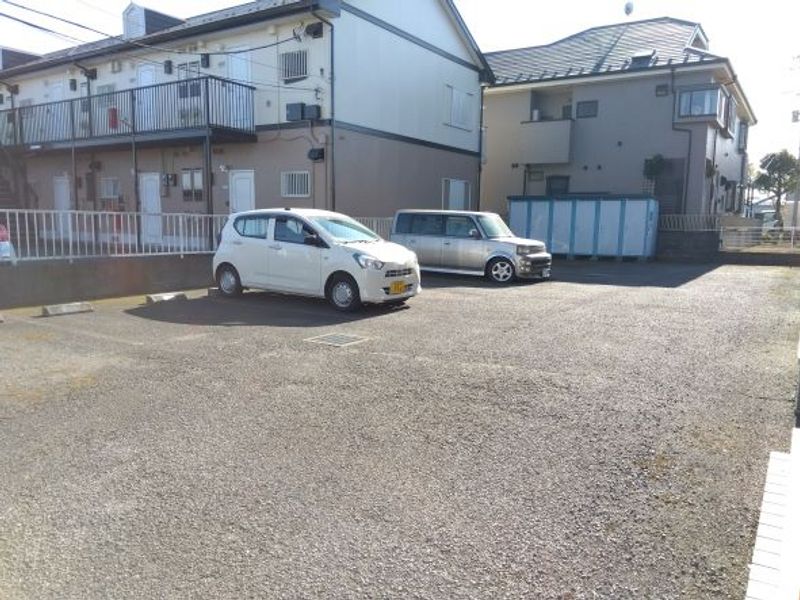 レオパレスサンハイム 駐車場