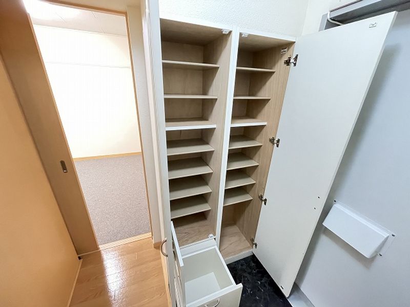 レオパレスロハス富の原 収納