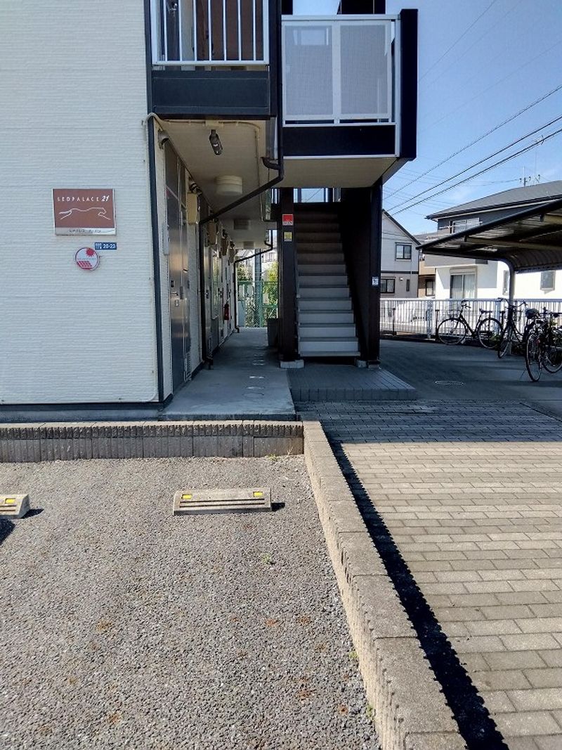 レオパレスアーバン エントランス