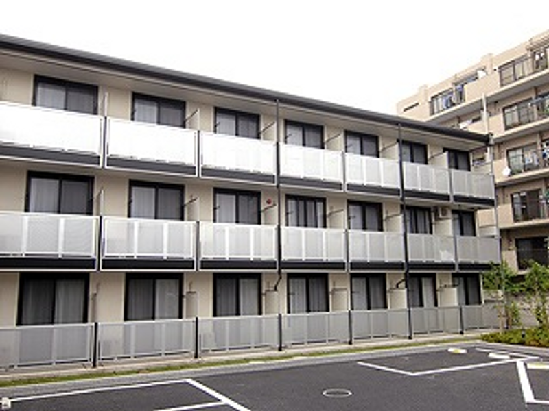 レオパレスメイローズ 駐車場