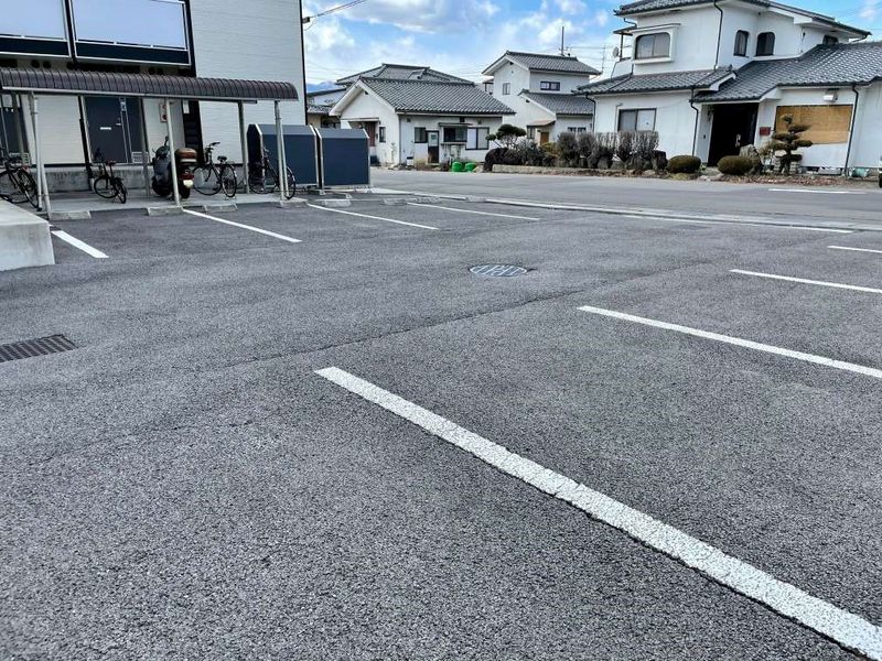 レオパレスプレジール天神 駐車場