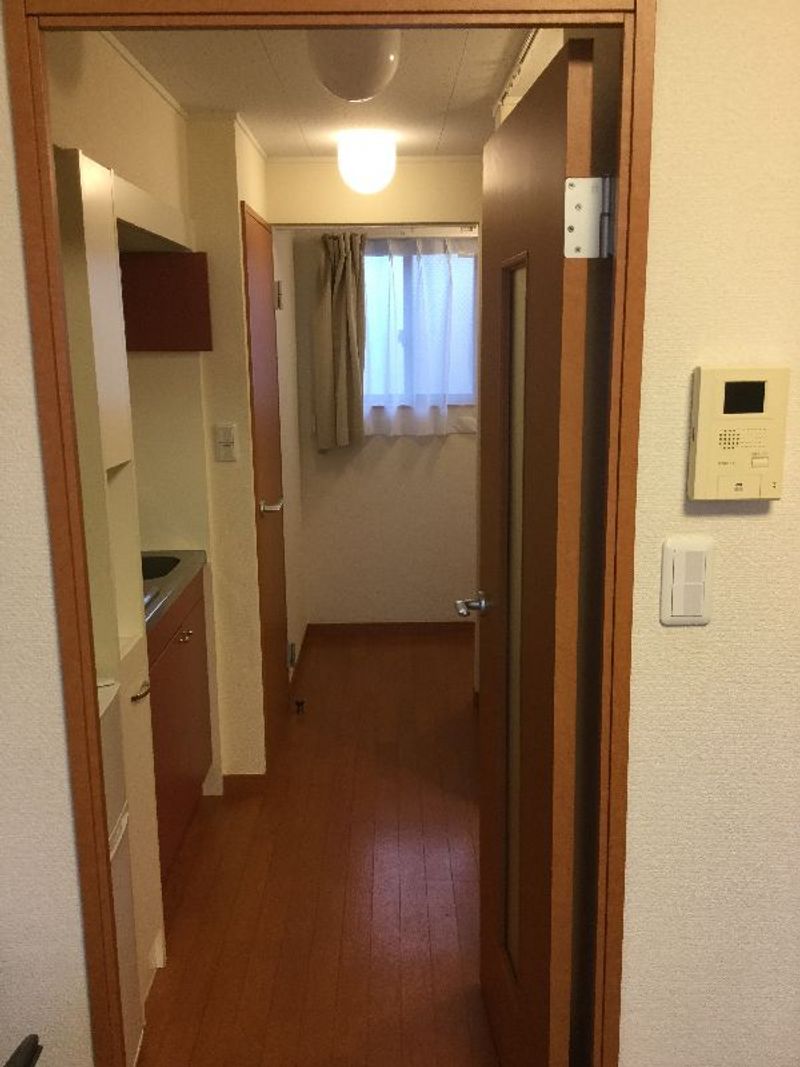 レオパレスせせらぎ 玄関