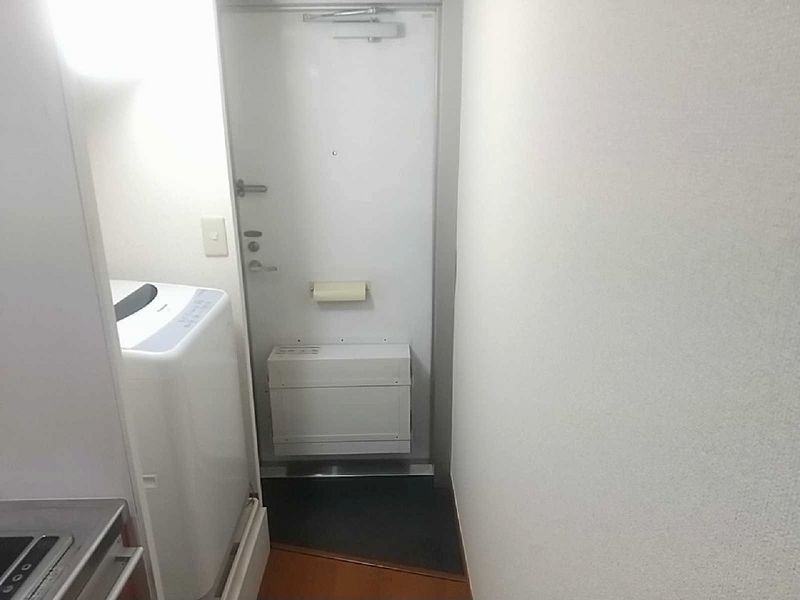 レオパレス鶴舞 玄関