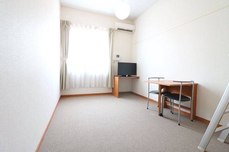レオパレスウェストスター 居間