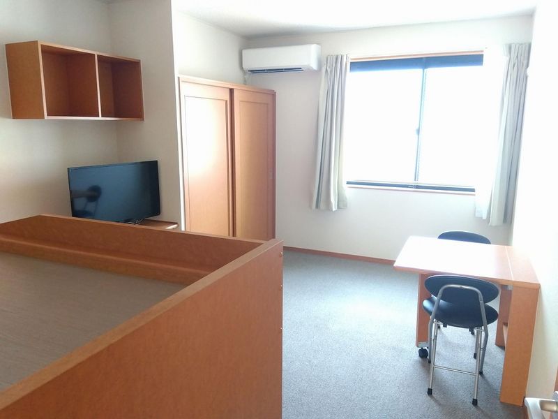 レオパレスＳ　ＣＯＵＲＴ 居間