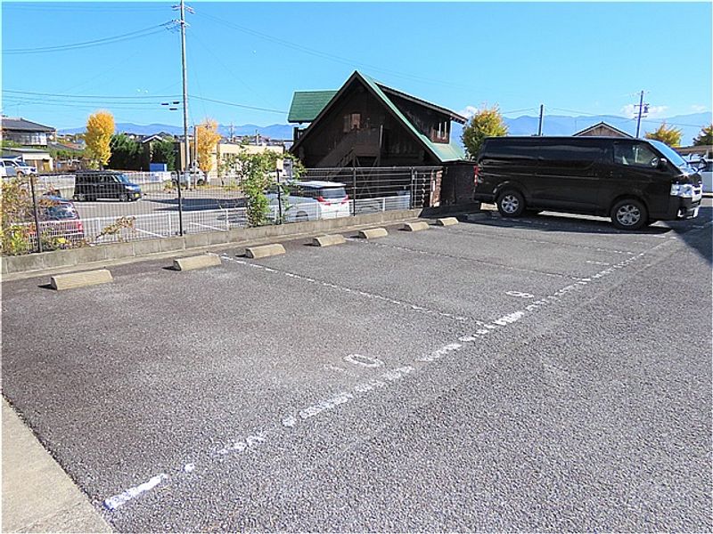 レオパレス若槻Ⅱ 駐車場